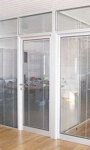 Divisória em alumínio e vidro para escritório